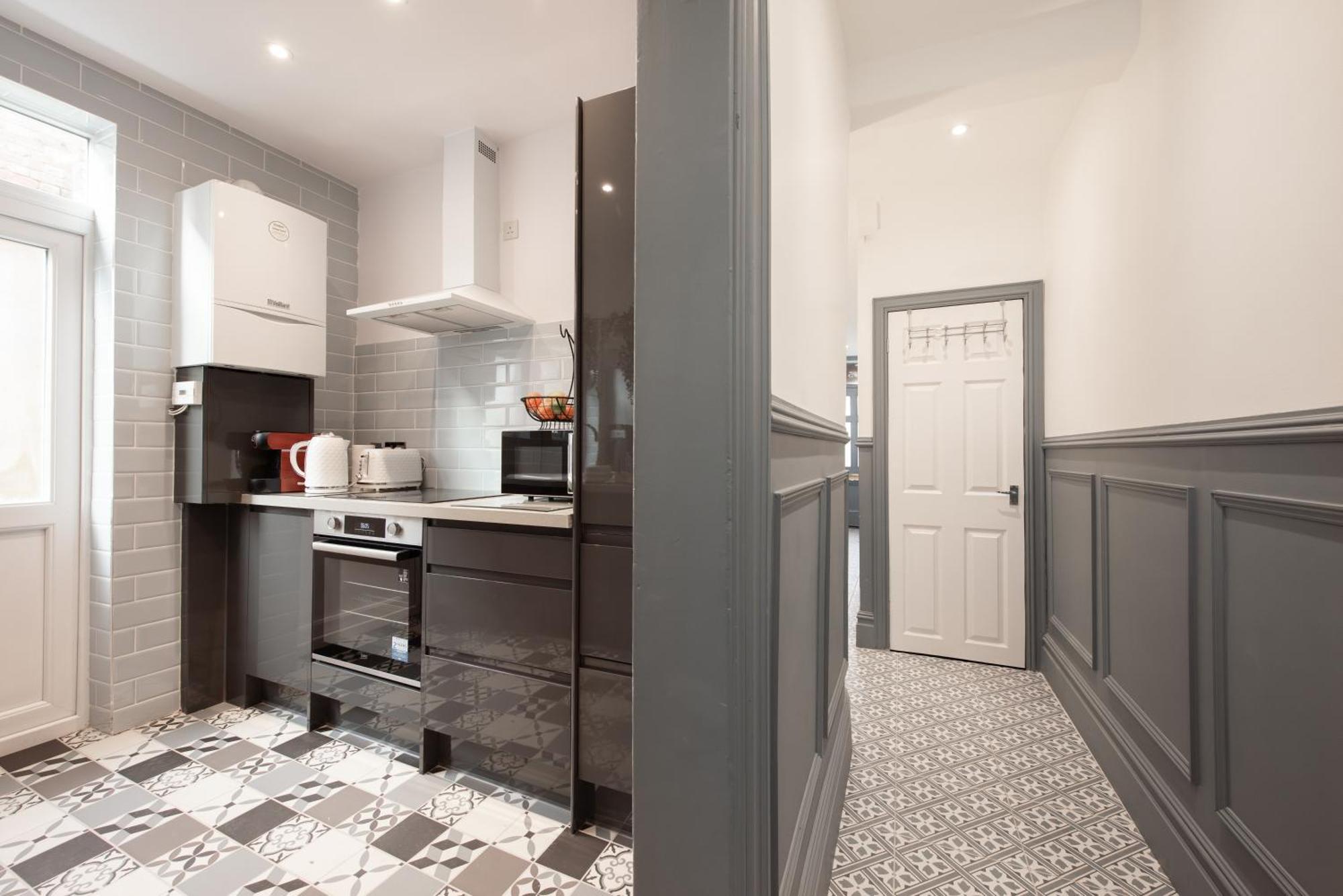 Victorian 2Br Apartment, King Beds, Fast Wifi, Near Shops, Cafes & Transport, E17 Londra Exterior foto