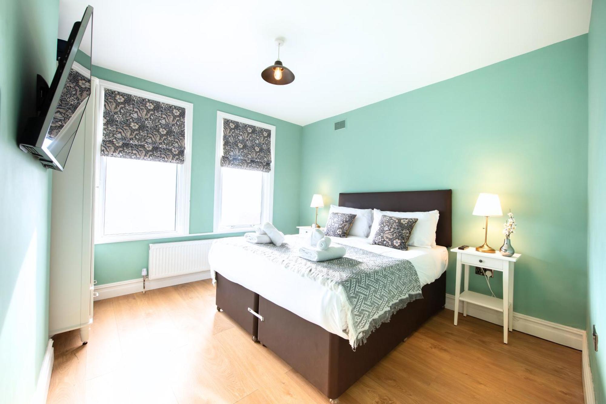Victorian 2Br Apartment, King Beds, Fast Wifi, Near Shops, Cafes & Transport, E17 Londra Exterior foto
