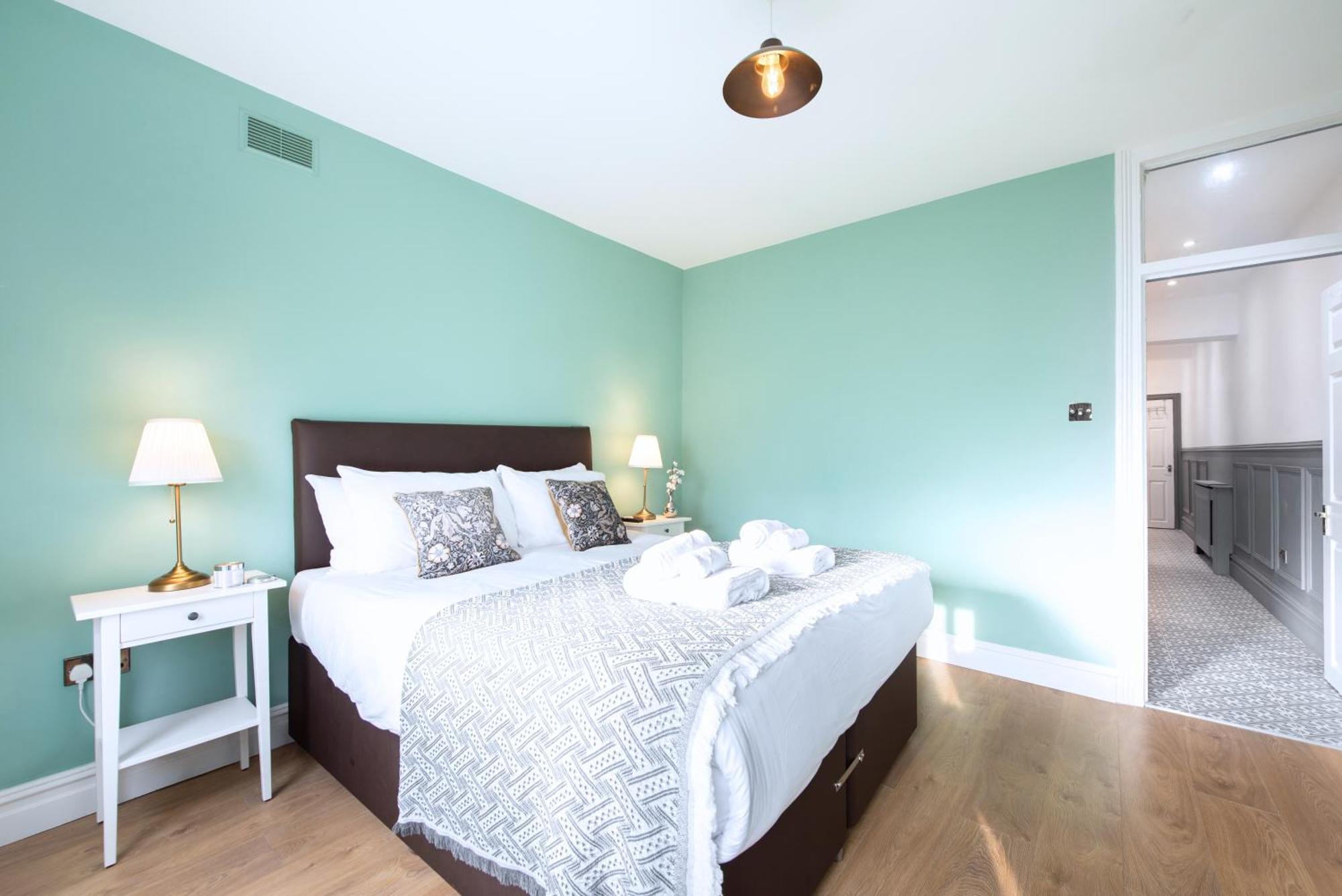 Victorian 2Br Apartment, King Beds, Fast Wifi, Near Shops, Cafes & Transport, E17 Londra Exterior foto